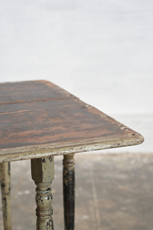 Alternative view of Folding table