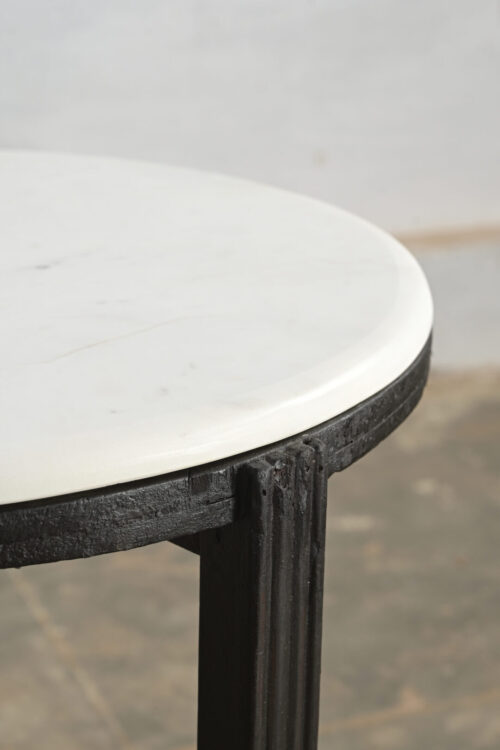 Alternativ syn på SIDE TABLE WITH MARBLE TOP