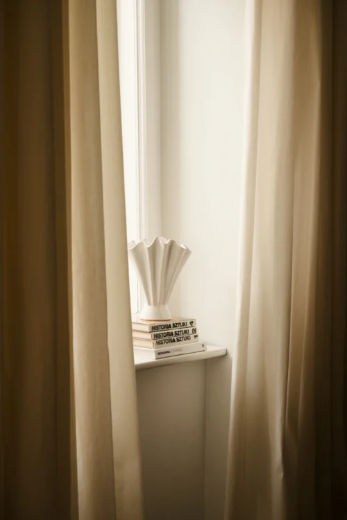 Charlotte vas off-white - Imagen 2