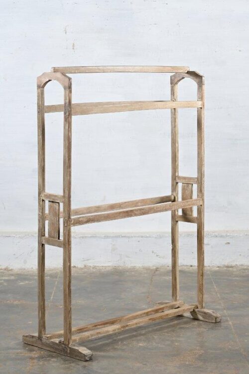 Towel stand