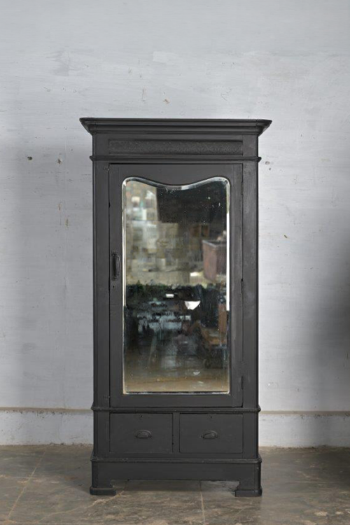 Mirror cabinet