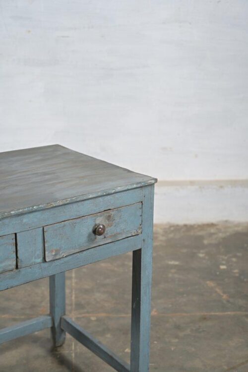 TABLE - Image 3